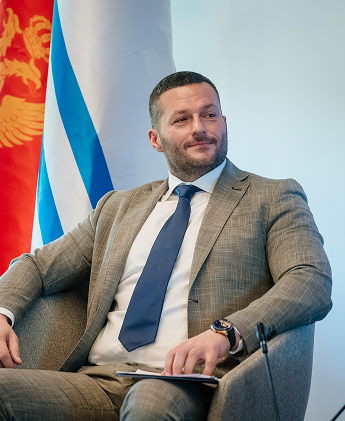 NAŠ TIM